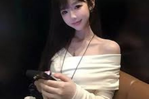 网红黄饱饱了一日店长被指割韭菜 消费门槛引发争议